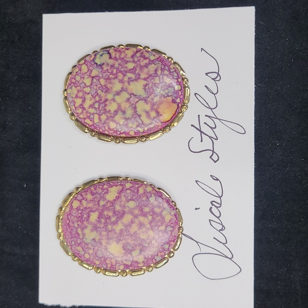 Vintage Stud Earrings Oval Shape Gold Tone Lavender Pink Marbling Everyday Retro - Picture 4 of 5